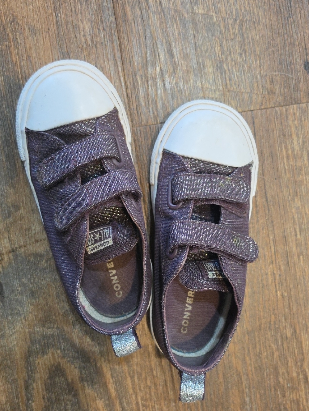Converse Kids Glitter Low-Top Sneakers in Sparkling Purple with White Toe Cap